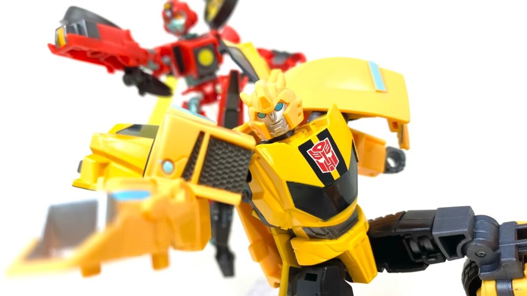 In Hand Image Of Transformers Earthspark Bumble Deluxe Class  (4 of 37)